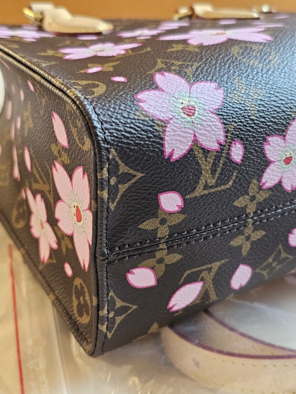 Louis Vuitton Monogram Takashi SAKURA ONTHEGO PM NEW - Picture 10 of 16